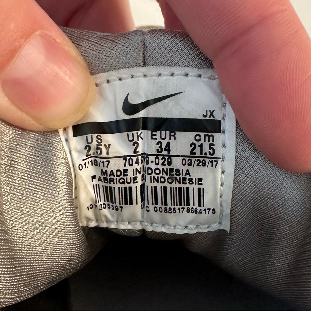 Nike Huarche Silver Gray Youth Running Shoe - Picture 8 of 9